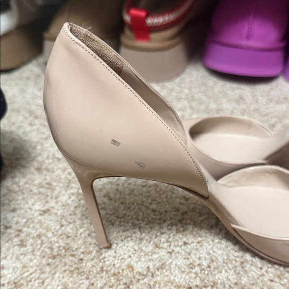 Manolo Blahnik Beige Pointed Heels - Picture 7 of 16